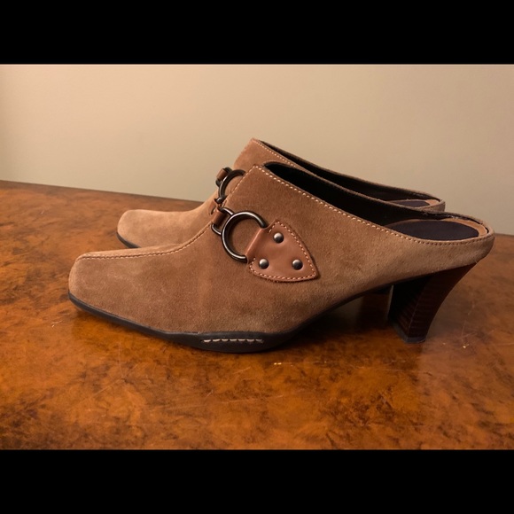Aerosoles Tan Suede Clogs, 10M - Picture 2 of 9